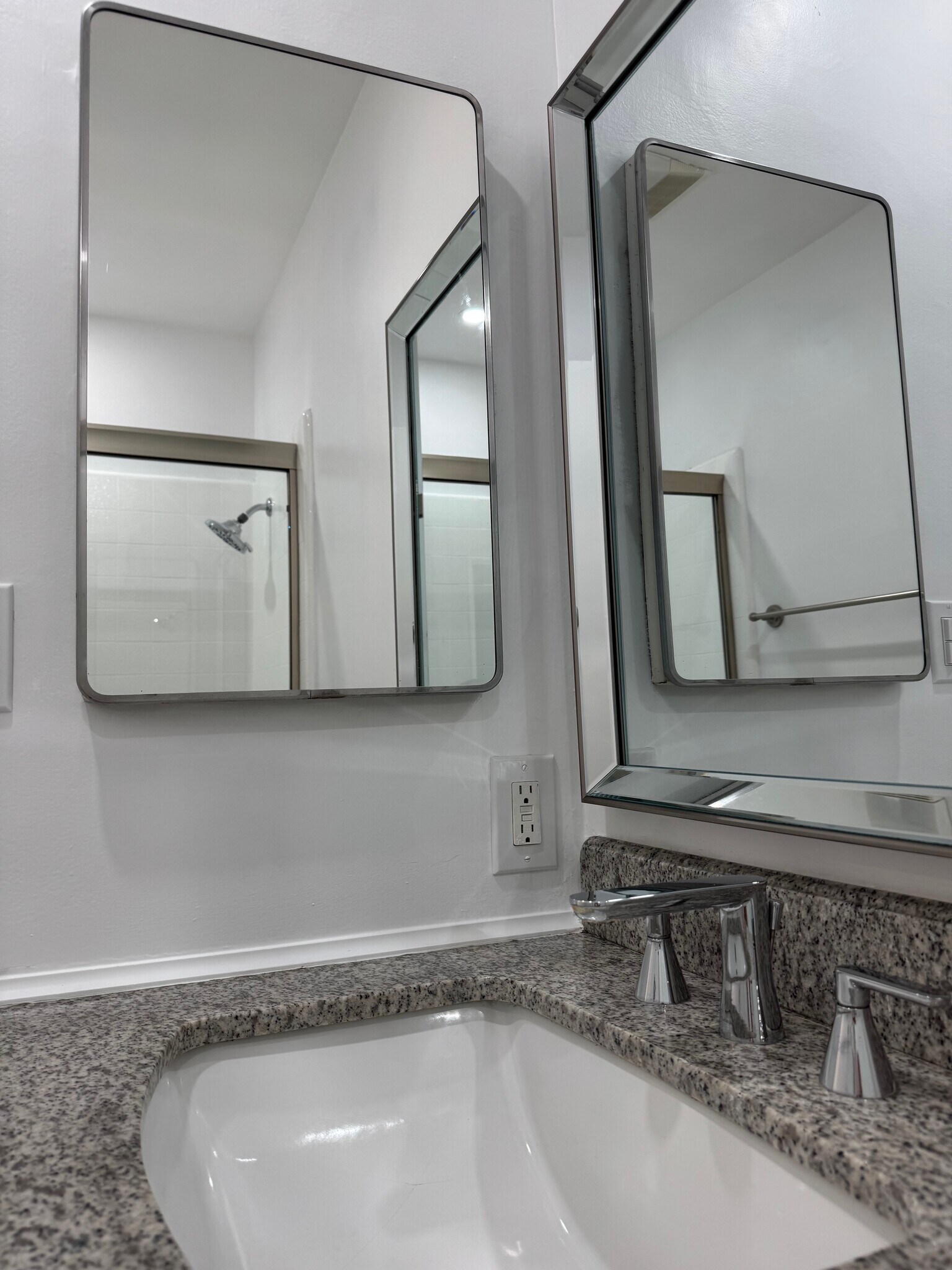 Building Photo - 5708 Woodman Ave