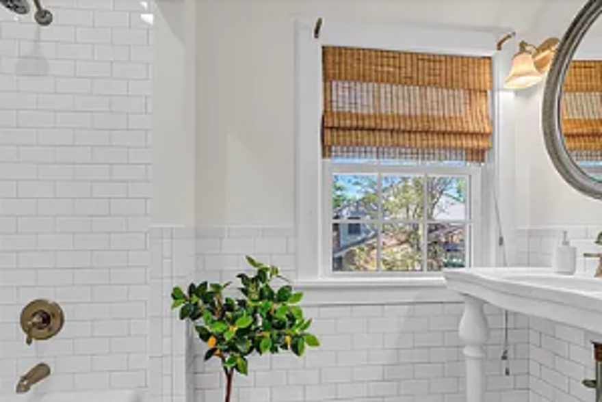 Full Bath - 420 Linkhorn Dr