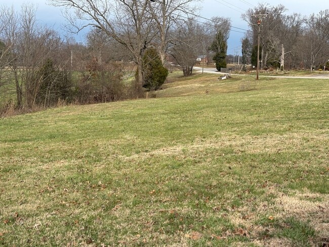 Building Photo - Large 4 Bedroom House in Quiet Country Setting