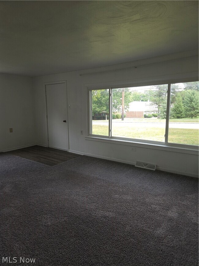 Building Photo - 4660 Darrow Rd
