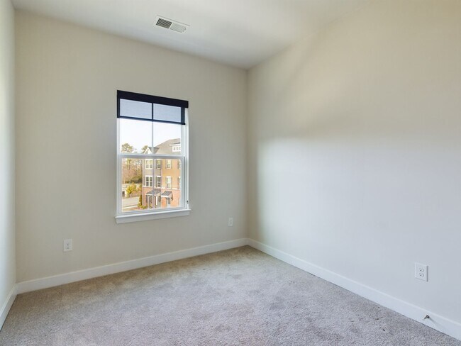 Building Photo - 537 Crofton Village Terrace