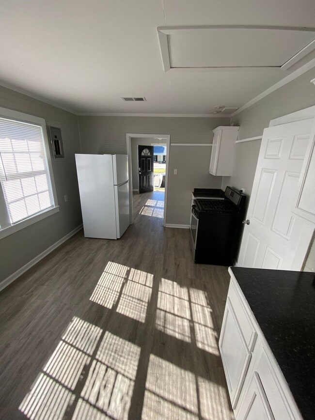 Building Photo - Charming & Efficient Living in the Heart of Houma