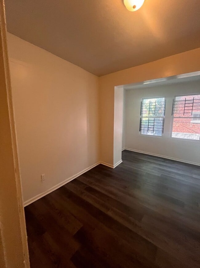 Building Photo - 2026/2027 JHU Homewood Off-Campus 6bd/3ba house w/ W/D. Available 6/6/2026