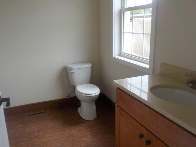 Building Photo - Spacious 3-Bed, 3.5-Bath Townhouse on East...