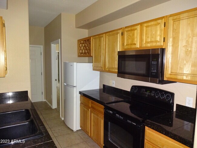 Building Photo - 2929 W Yorkshire Dr