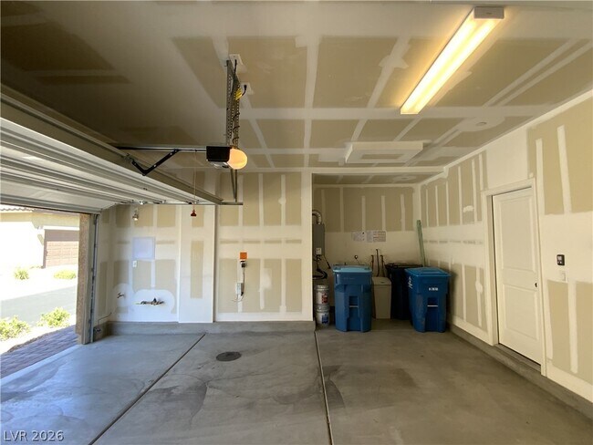 Building Photo - 3240 Avernus Ave
