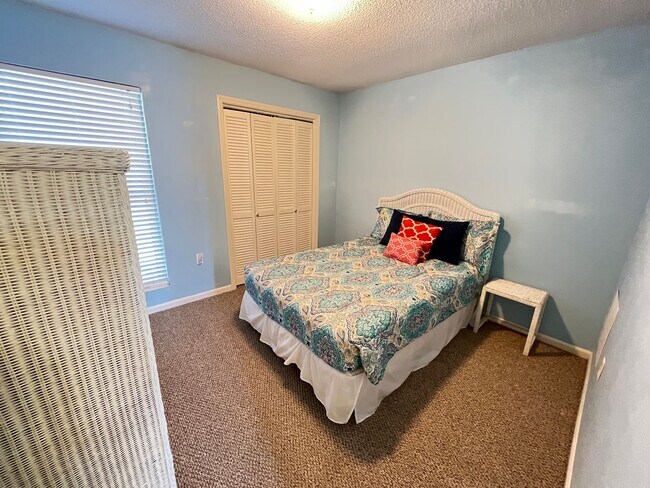 Building Photo - Furnished NMB Three-Bedroom Townhome is less than one mile from the Beach! Available Now!