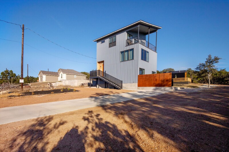 Building Photo - 1619 Lakeshore Dr