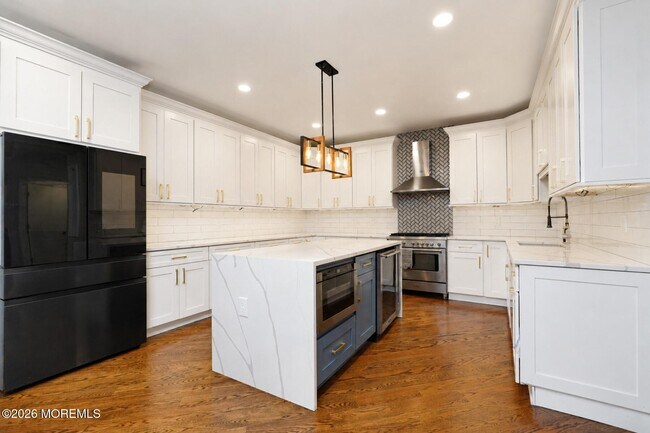 Building Photo - 401 Overlook Dr