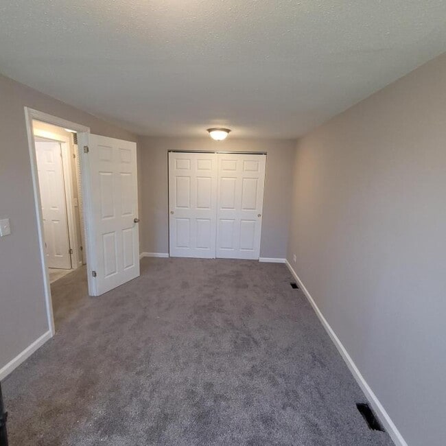 Building Photo - 804 Westbourne Ave