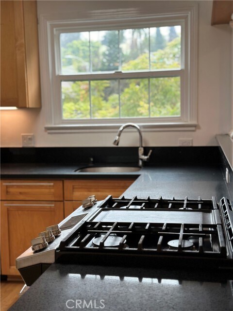 Building Photo - 908 Parkman Ave