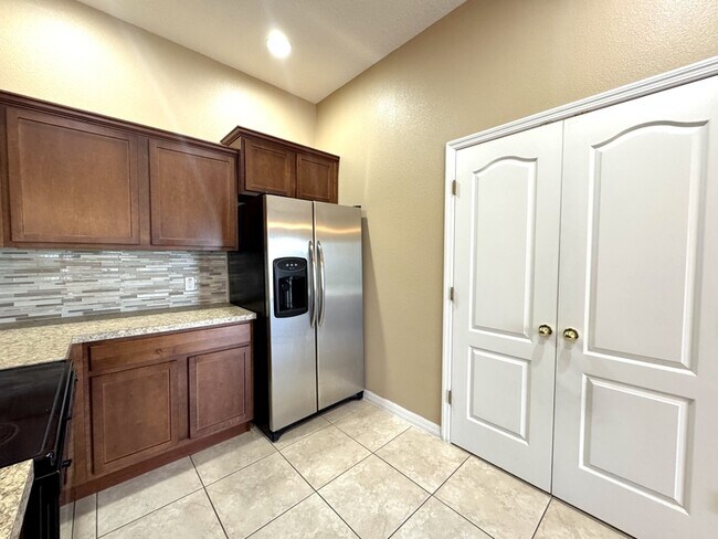 Building Photo - 6582 S Goldenrod Rd
