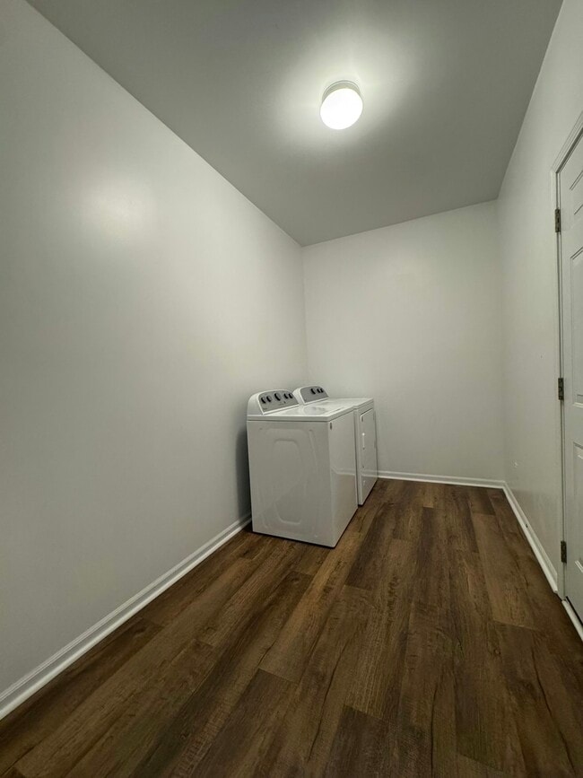 Building Photo - 13187 Roosevelt Pl