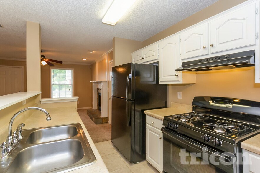 Building Photo - 1318 N Hampton Dr