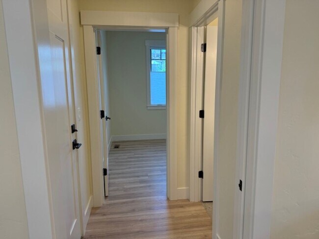 Building Photo - Brand New Home in NW Crossing with Professional office space!