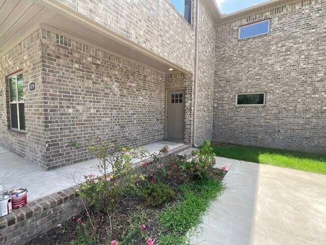 Building Photo - Duplex