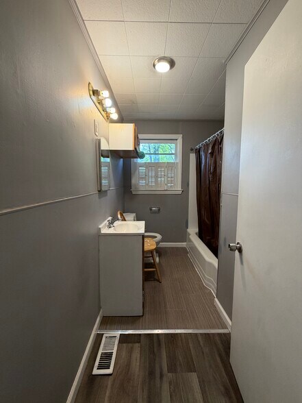 Building Photo - 708 Springfield Rd