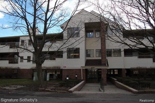 Primary Photo - 30450 Orchard Lake Rd