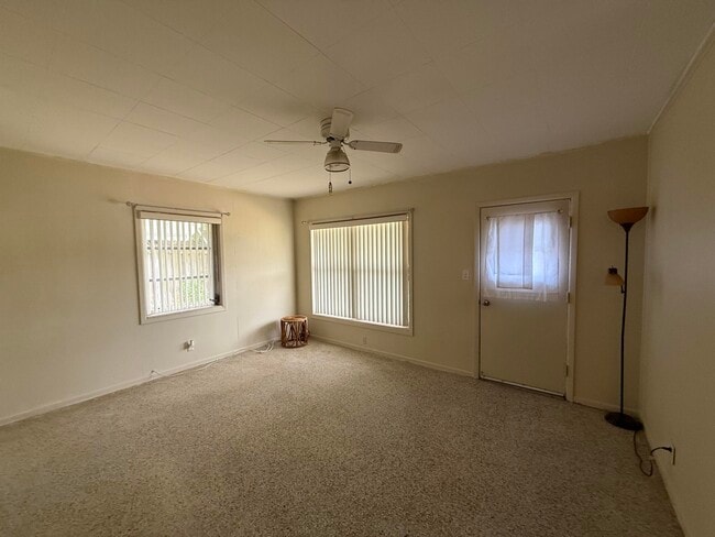 Building Photo - 1581 NE Maureen Ct