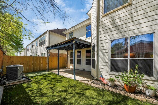 Building Photo - 5922 Hollister Cole