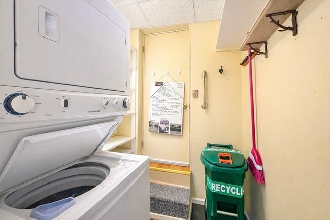 Building Photo - 100 Water St