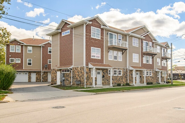 Building Photo - 204 Grand Ave