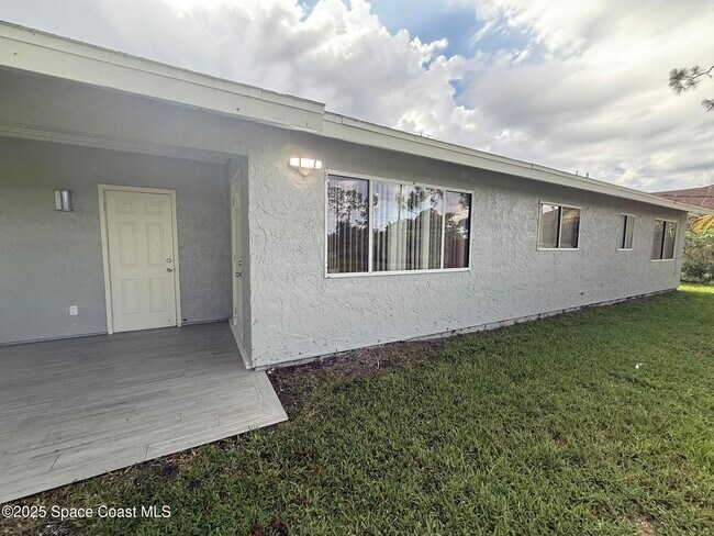Building Photo - 889 Lamplighter Dr NW