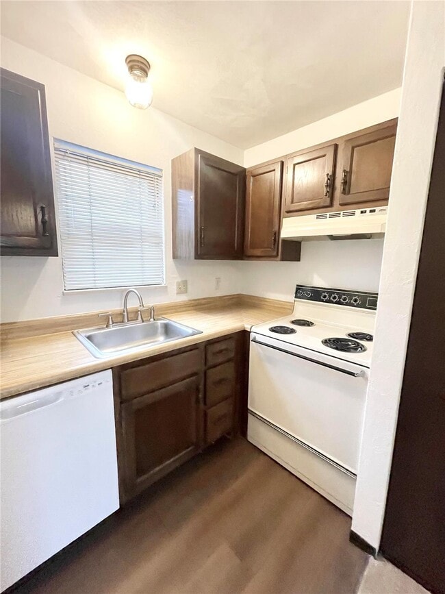 Building Photo - 147 Ashley Dr