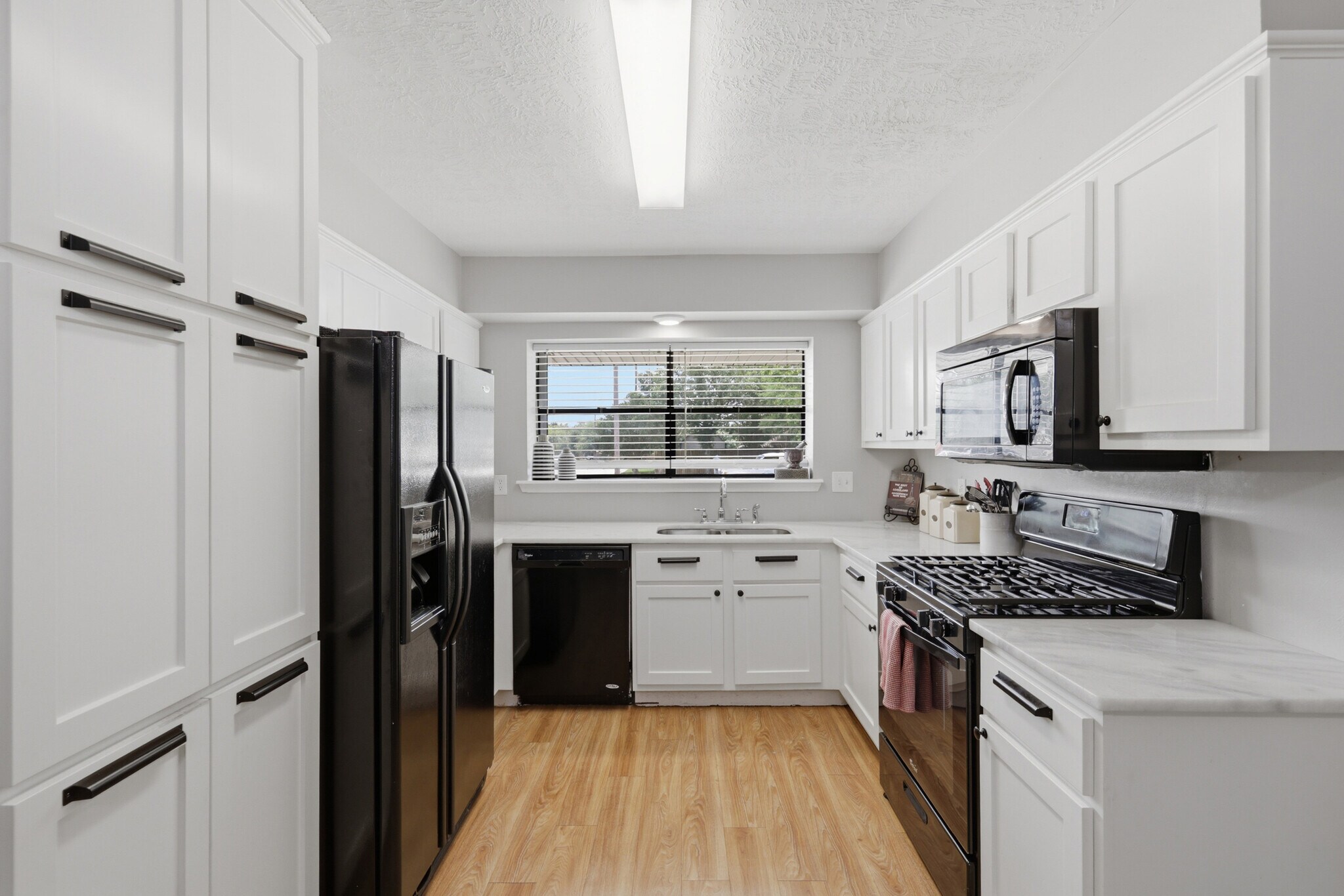 Building Photo - 3821 Brighton Dr