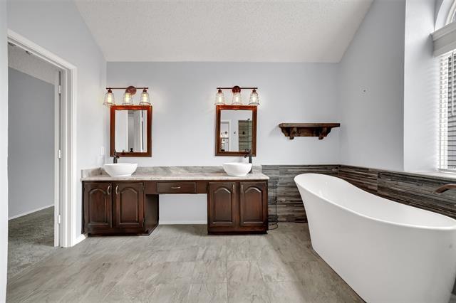Building Photo - 1715 Lordsburg Dr