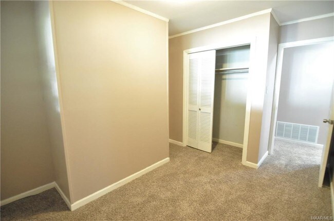 Building Photo - 334 Dee Dr