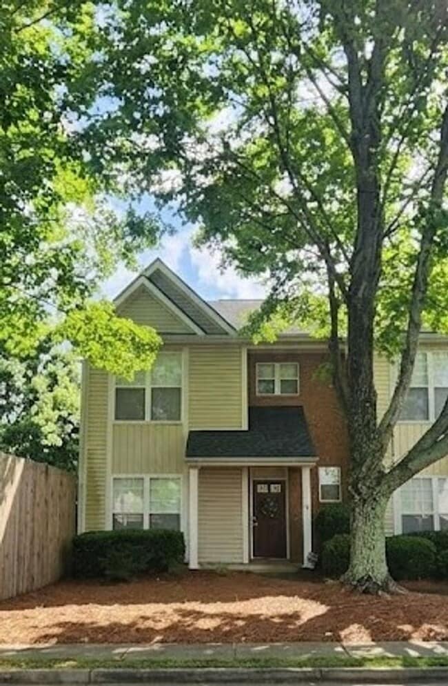 Building Photo - End Unit Townhome - Included in the RENT Water, Trash and Lawncare!