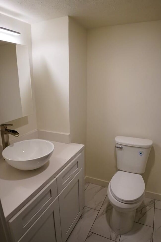 Building Photo - Luxury 2 bed 2 bath, amazing Southside loc...