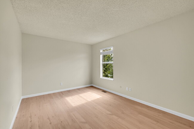 Building Photo - $1,795.00 - 2 Bedrooms, 1.5 Bathrooms, Sin...