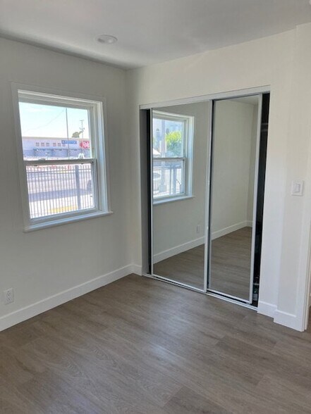Building Photo - 1331 W Adams Blvd