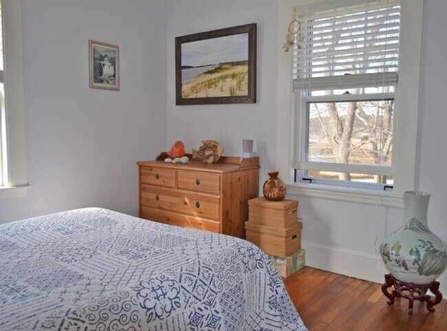 Building Photo - Winter Rental: 10A Gloucester Ave. (Utilit...