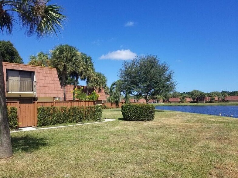 Building Photo - 623 Buttonwood Ln