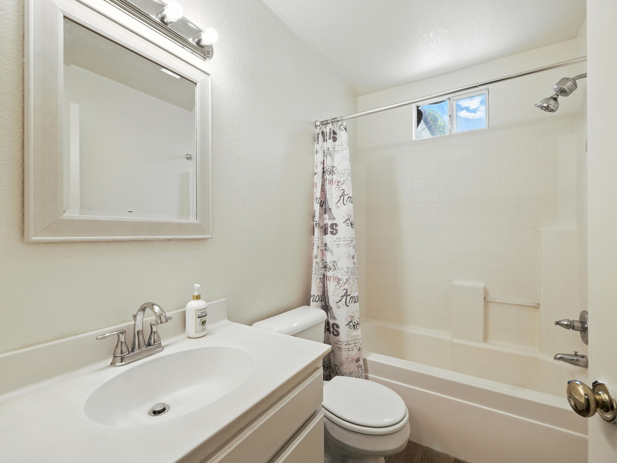 Building Photo - 44131 Sunmist Ct