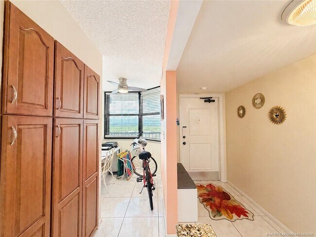 Building Photo - 9500 S Ocean Dr