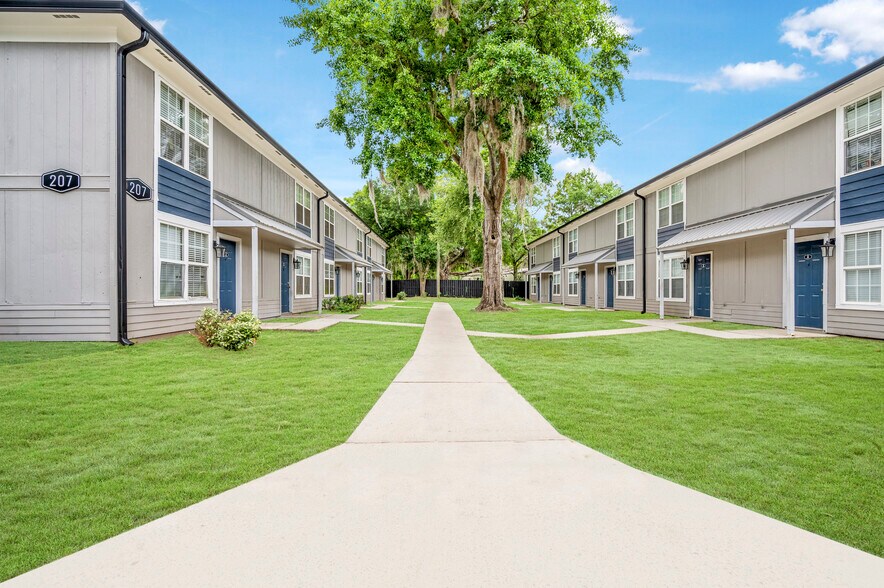The Flats On Hampstead 200 Hampstead Ave Savannah GA 31405