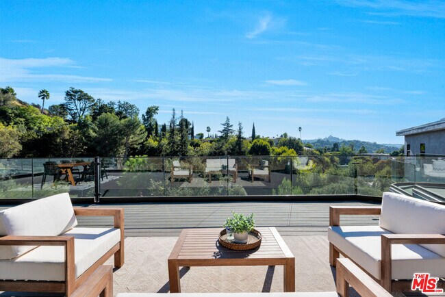 Building Photo - 7966 Mulholland Dr