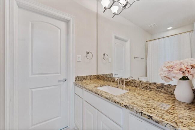 Building Photo - 5823 Stratton Wds Dr