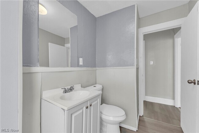 Building Photo - 3652 E 153rd St