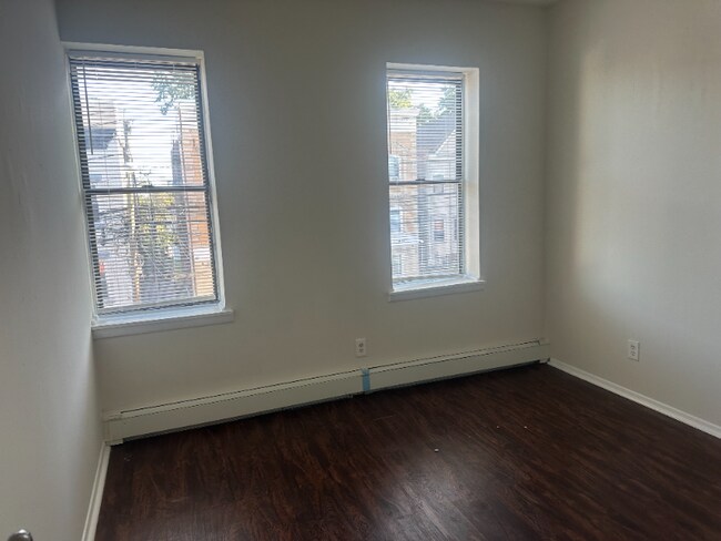 Building Photo - 895 Main St