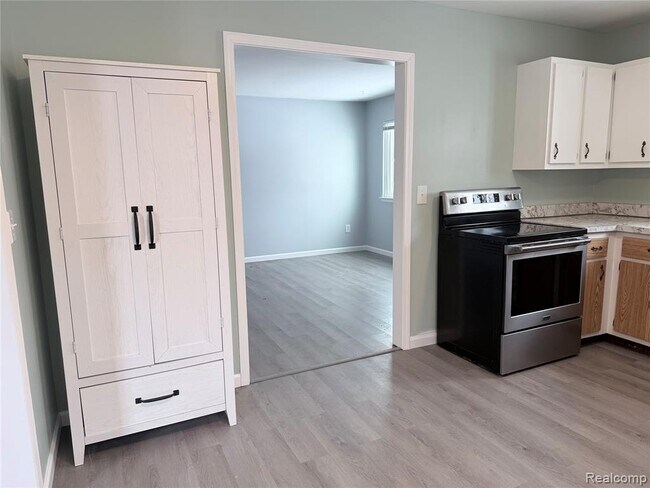 Building Photo - 166 W Coy Ave