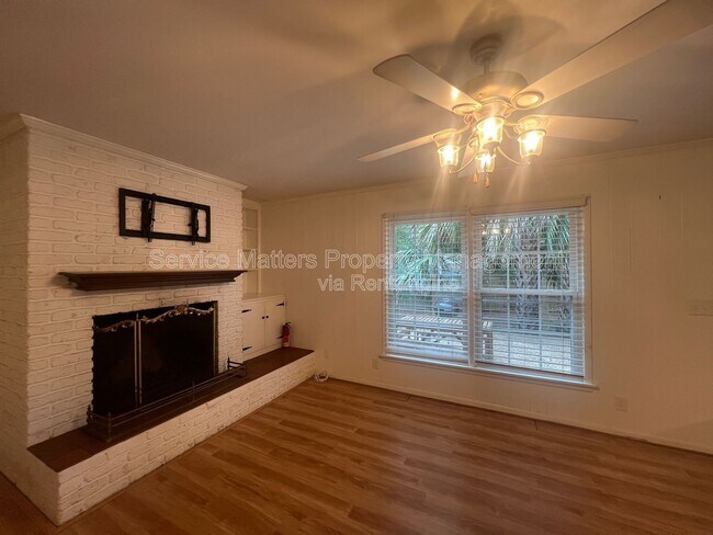 Building Photo - 1401 E 34th St