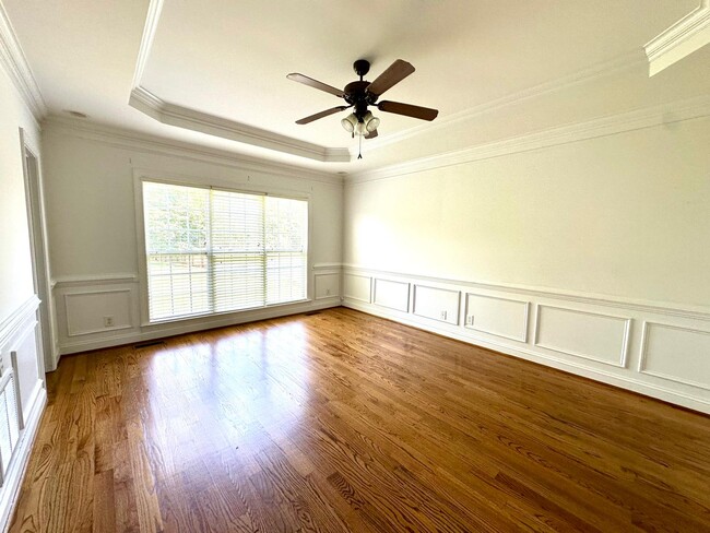 Building Photo - 4852 Knollview Dr