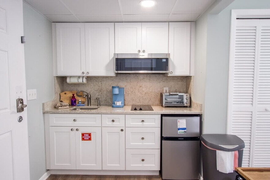 Building Photo - 10517 Front Beach Rd