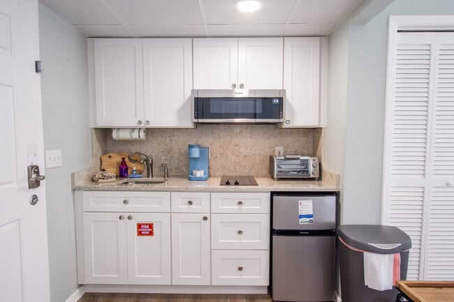 Building Photo - 10517 Front Beach Rd