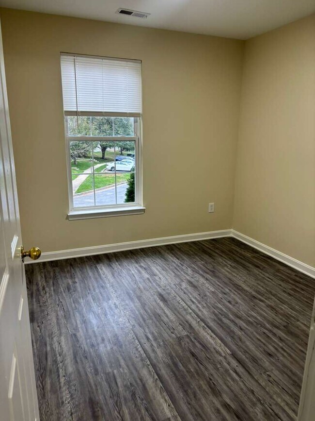 Room 2 - 23 Methwold Ct